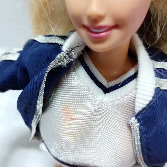 Barbie doll with the jumpsuit gloves and sneakers articulating vintage 1993 - Picture 3 of 9